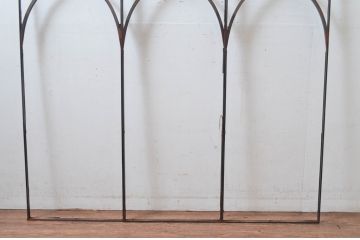 中古　建具　特注品　フルール・ド・リスモチーフが上品なアイアン(鉄製)フェンス3枚セット(面格子、鉄扉、フェンス)(R-080505)
