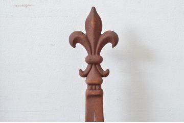 中古　建具　特注品　フルール・ド・リスモチーフが上品なアイアン(鉄製)フェンス3枚セット(面格子、鉄扉、フェンス)(R-080505)