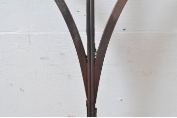 中古　建具　特注品　フルール・ド・リスモチーフが上品なアイアン(鉄製)フェンス3枚セット(面格子、鉄扉、フェンス)(R-080505)