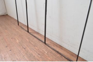 中古　建具　特注品　フルール・ド・リスモチーフが上品なアイアン(鉄製)フェンス3枚セット(面格子、鉄扉、フェンス)(R-080505)
