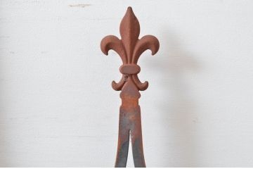 中古　建具　特注品　フルール・ド・リスモチーフが上品なアイアン(鉄製)フェンス3枚セット(面格子、鉄扉、フェンス)(R-080505)