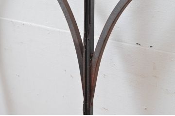 中古　建具　特注品　フルール・ド・リスモチーフが上品なアイアン(鉄製)フェンス3枚セット(面格子、鉄扉、フェンス)(R-080505)