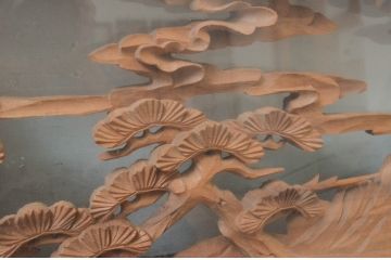 ビンテージ建具　特注品!!　両面ガラス　松に富士山　立派な彫刻が見事な分厚いフレームの彫刻欄間1枚(明り取り、明かり取り、ランマ、ヴィンテージ)(R-080506)