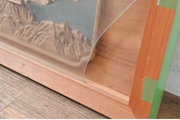 ビンテージ建具　特注品!!　両面ガラス　松に富士山　立派な彫刻が見事な分厚いフレームの彫刻欄間1枚(明り取り、明かり取り、ランマ、ヴィンテージ)(R-080506)
