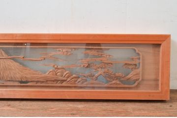 ビンテージ建具　特注品!!　両面ガラス　松に富士山　立派な彫刻が見事な分厚いフレームの彫刻欄間1枚(明り取り、明かり取り、ランマ、ヴィンテージ)(R-080506)