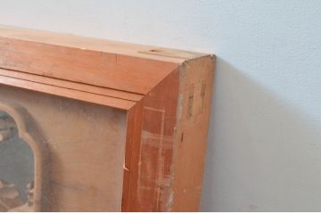 ビンテージ建具　特注品!!　両面ガラス　松の木と風情ある風景の彫刻が見事な分厚いフレームの彫刻欄間1枚(明り取り、明かり取り、ランマ、ヴィンテージ)(R-080507)