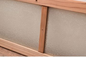 アンティーク建具　経年を感じさせる古い木味が魅力の明かり取り1枚(明り取り、ガラス戸)(R-080508)