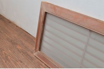 ビンテージ建具　片面ガラス　和の雰囲気溢れる!松の彫刻入りが魅力のガラス欄間1枚(格子欄間、筬欄間、オサランマ、明り取り、明かり取り、ヴィンテージ)(R-080509)