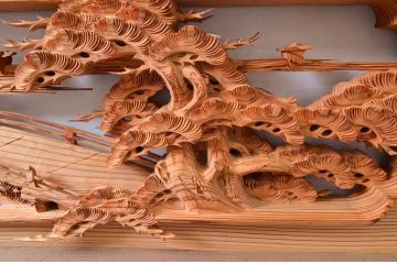 ビンテージ建具　躍動感あふれる松の木と風情ある風景の図柄が目を惹く彫刻欄間2枚(明り取り、明かり取り、ランマ、ヴィンテージ)(R-080517)