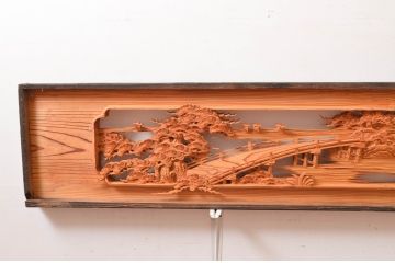 ビンテージ建具　躍動感あふれる松の木と風情ある風景の図柄が目を惹く彫刻欄間2枚(明り取り、明かり取り、ランマ、ヴィンテージ)(R-080517)