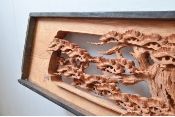 ビンテージ建具　杉材　躍動感あふれる松竹梅の彫りが目を惹く彫刻欄間2枚セット(明り取り、明かり取り、ランマ、ヴィンテージ)(R-080520)