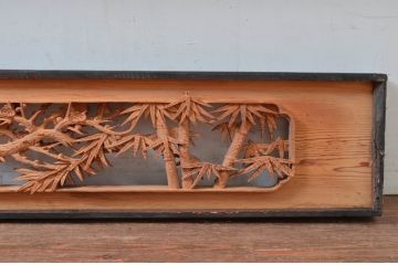 ビンテージ建具　杉材　躍動感あふれる松竹梅の彫りが目を惹く彫刻欄間2枚セット(明り取り、明かり取り、ランマ、ヴィンテージ)(R-080520)