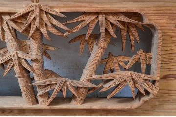 ビンテージ建具　杉材　躍動感あふれる松竹梅の彫りが目を惹く彫刻欄間2枚セット(明り取り、明かり取り、ランマ、ヴィンテージ)(R-080520)