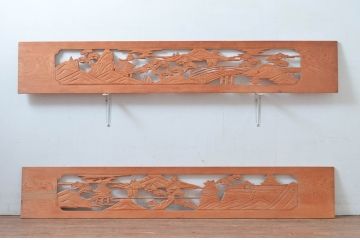 ヴィンテージ建具　昭和後期　杉材　松と山並み風景の彫刻欄間2枚セット　(R-080521)
