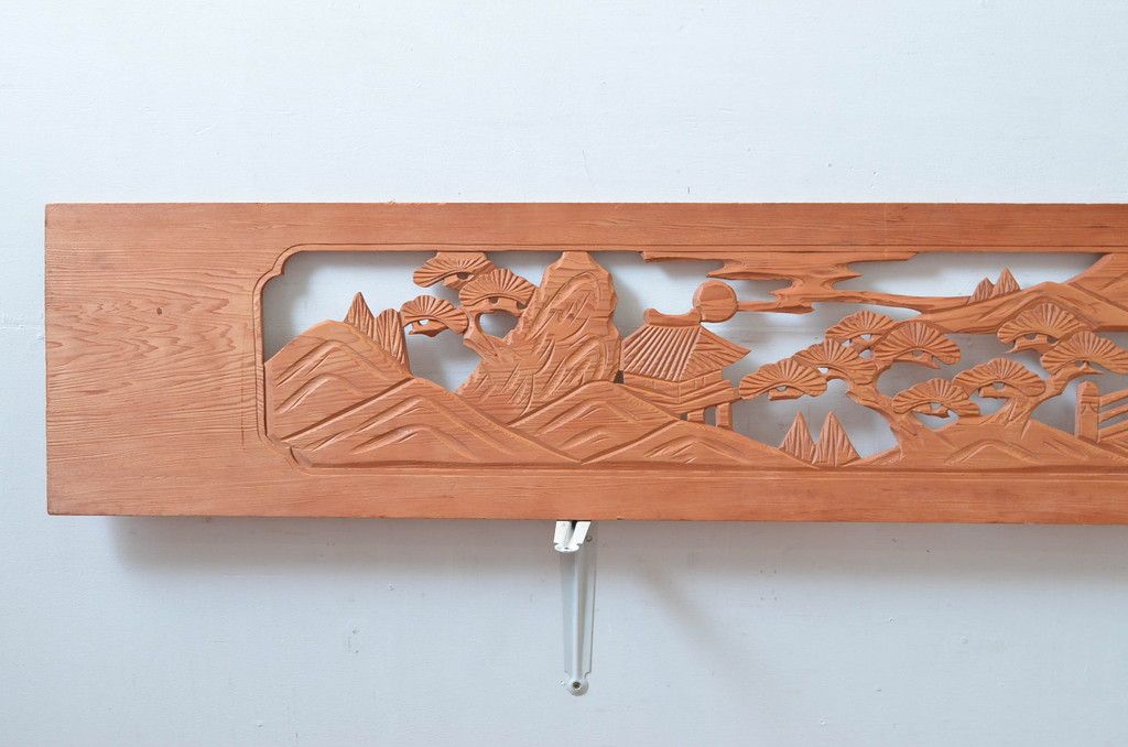 ヴィンテージ建具　昭和後期　杉材　松と山並み風景の彫刻欄間2枚セット　(R-080521)