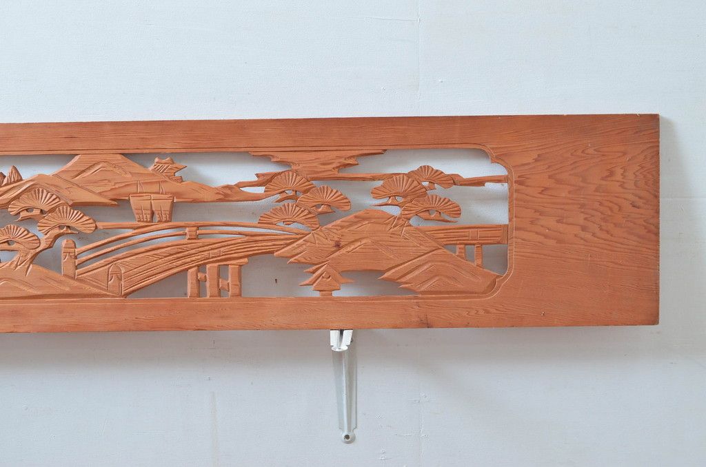 ヴィンテージ建具　昭和後期　杉材　松と山並み風景の彫刻欄間2枚セット　(R-080521)