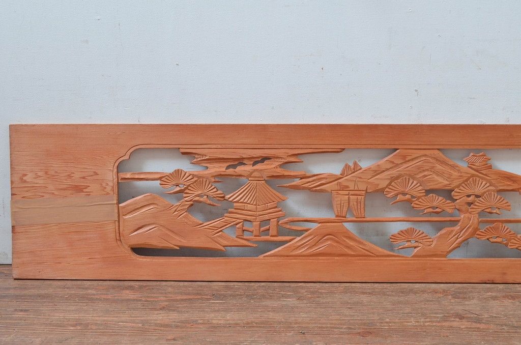 ヴィンテージ建具　昭和後期　杉材　松と山並み風景の彫刻欄間2枚セット　(R-080521)