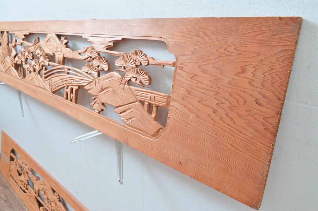 ヴィンテージ建具　昭和後期　杉材　松と山並み風景の彫刻欄間2枚セット　(R-080521)
