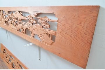 ヴィンテージ建具　昭和後期　杉材　松と山並み風景の彫刻欄間2枚セット　(R-080521)