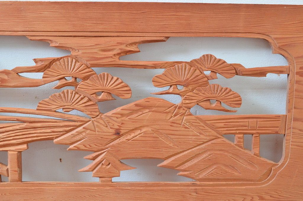 ヴィンテージ建具　昭和後期　杉材　松と山並み風景の彫刻欄間2枚セット　(R-080521)