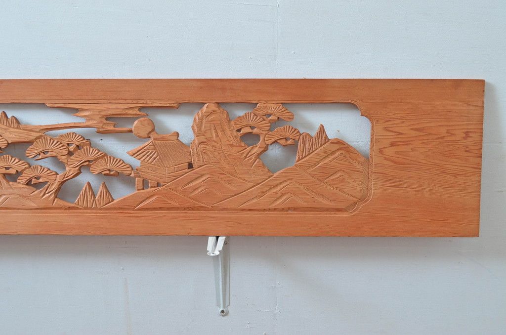 ヴィンテージ建具　昭和後期　杉材　松と山並み風景の彫刻欄間2枚セット　(R-080521)