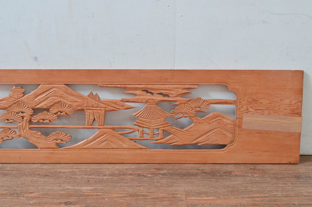 ヴィンテージ建具　昭和後期　杉材　松と山並み風景の彫刻欄間2枚セット　(R-080521)