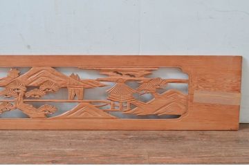 ヴィンテージ建具　昭和後期　杉材　松と山並み風景の彫刻欄間2枚セット　(R-080521)