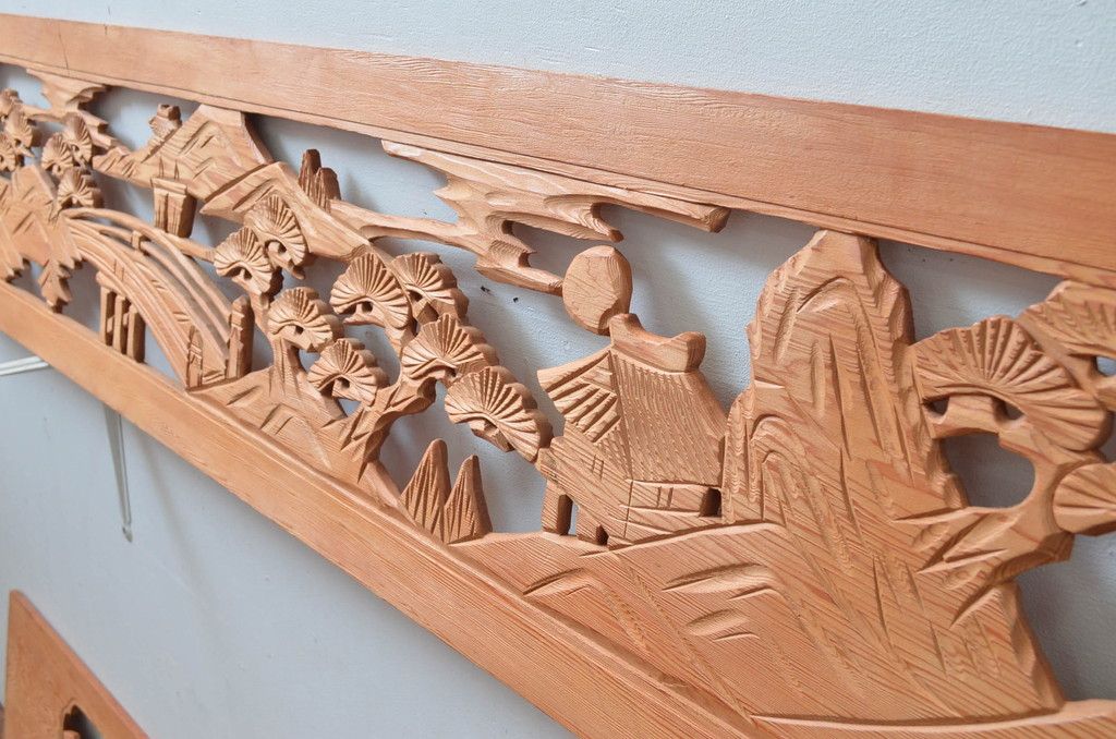 ヴィンテージ建具　昭和後期　杉材　松と山並み風景の彫刻欄間2枚セット　(R-080521)