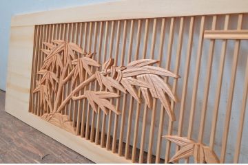 ビンテージ建具　松竹梅の彫刻が入った縁起の良い筬欄間2枚セット(格子欄間、明かり取り、明り取り、オサランマ、おさらんま、ヴィンテージ)(R-080522)