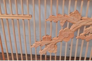 ビンテージ建具　松竹梅の彫刻が入った縁起の良い筬欄間2枚セット(格子欄間、明かり取り、明り取り、オサランマ、おさらんま、ヴィンテージ)(R-080522)