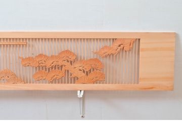 ビンテージ建具　松竹梅の彫刻が入った縁起の良い筬欄間2枚セット(格子欄間、明かり取り、明り取り、オサランマ、おさらんま、ヴィンテージ)(R-080522)
