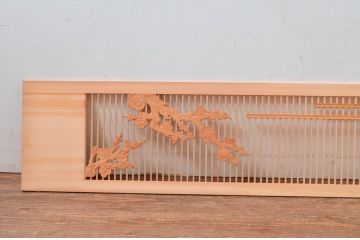 ビンテージ建具　松竹梅の彫刻が入った縁起の良い筬欄間2枚セット(格子欄間、明かり取り、明り取り、オサランマ、おさらんま、ヴィンテージ)(R-080522)