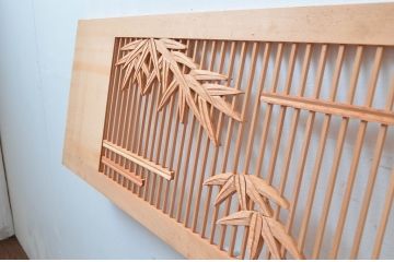 ビンテージ建具　松竹梅の彫刻が入った縁起の良い筬欄間2枚セット(格子欄間、明かり取り、明り取り、オサランマ、おさらんま、ヴィンテージ)(R-080522)