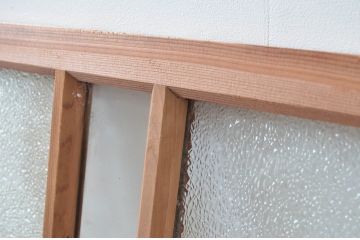 アンティーク建具　経年を感じさせる木味が魅力の明かり取り2枚セット(明り取り、ガラス欄間)(R-080524)