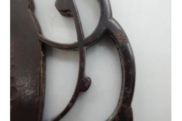 時代武具　鉄地　三日月武蔵　透かし彫りが目を引く鍔(彫刻、刀装具、ケース付き)(R-080541)