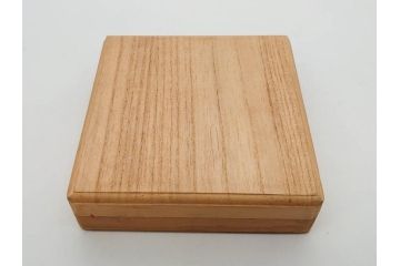 時代武具　鉄地　三日月武蔵　透かし彫りが目を引く鍔(彫刻、刀装具、ケース付き)(R-080541)