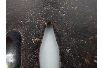 時代武具　鉄地　金銀象嵌　透かし　鳥　茸　独創的なデザインが魅力の鍔(きのこ、キノコ、金彩、風景、彫刻、刀装具、ケース付き)(R-080542)