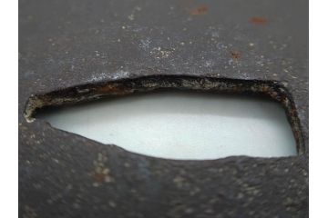 時代武具　鉄地　金銀象嵌　透かし　鳥　茸　独創的なデザインが魅力の鍔(きのこ、キノコ、金彩、風景、彫刻、刀装具、ケース付き)(R-080542)