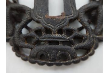 時代武具　鉄地　瓜形　透かし　龍の図　波に千鳥図　匠の美技が光る鍔2点セット(彫刻、刀装具)(R-080544)