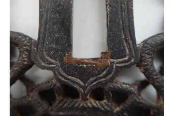 時代武具　鉄地　瓜形　透かし　龍の図　波に千鳥図　匠の美技が光る鍔2点セット(彫刻、刀装具)(R-080544)
