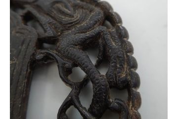 時代武具　鉄地　瓜形　透かし　龍の図　波に千鳥図　匠の美技が光る鍔2点セット(彫刻、刀装具)(R-080544)