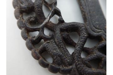 時代武具　鉄地　瓜形　透かし　龍の図　波に千鳥図　匠の美技が光る鍔2点セット(彫刻、刀装具)(R-080544)