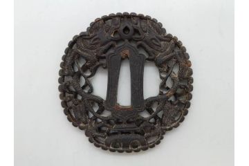 時代武具　鉄地　瓜形　透かし　龍の図　波に千鳥図　匠の美技が光る鍔2点セット(彫刻、刀装具)(R-080544)