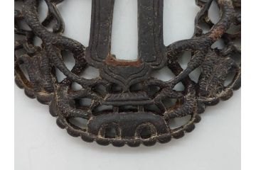 時代武具　鉄地　瓜形　透かし　龍の図　波に千鳥図　匠の美技が光る鍔2点セット(彫刻、刀装具)(R-080544)