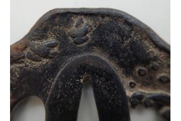 時代武具　鉄地　瓜形　透かし　龍の図　波に千鳥図　匠の美技が光る鍔2点セット(彫刻、刀装具)(R-080544)