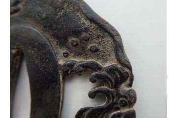 時代武具　鉄地　瓜形　透かし　龍の図　波に千鳥図　匠の美技が光る鍔2点セット(彫刻、刀装具)(R-080544)