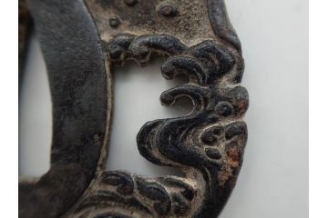 時代武具　鉄地　瓜形　透かし　龍の図　波に千鳥図　匠の美技が光る鍔2点セット(彫刻、刀装具)(R-080544)