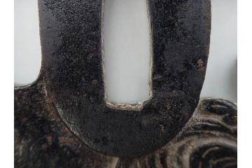 時代武具　鉄地　瓜形　透かし　龍の図　波に千鳥図　匠の美技が光る鍔2点セット(彫刻、刀装具)(R-080544)