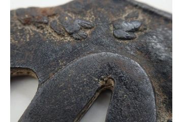 時代武具　鉄地　瓜形　透かし　龍の図　波に千鳥図　匠の美技が光る鍔2点セット(彫刻、刀装具)(R-080544)