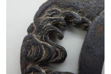 時代武具　鉄地　瓜形　透かし　龍の図　波に千鳥図　匠の美技が光る鍔2点セット(彫刻、刀装具)(R-080544)